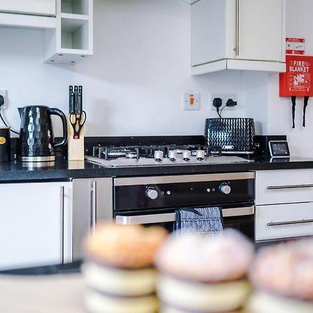 Pristine 2-Bed House In Chester By 53 Degrees Property, Ideal For Families & Small Groups, Great Location - Sleeps 6 Hough Green المظهر الخارجي الصورة