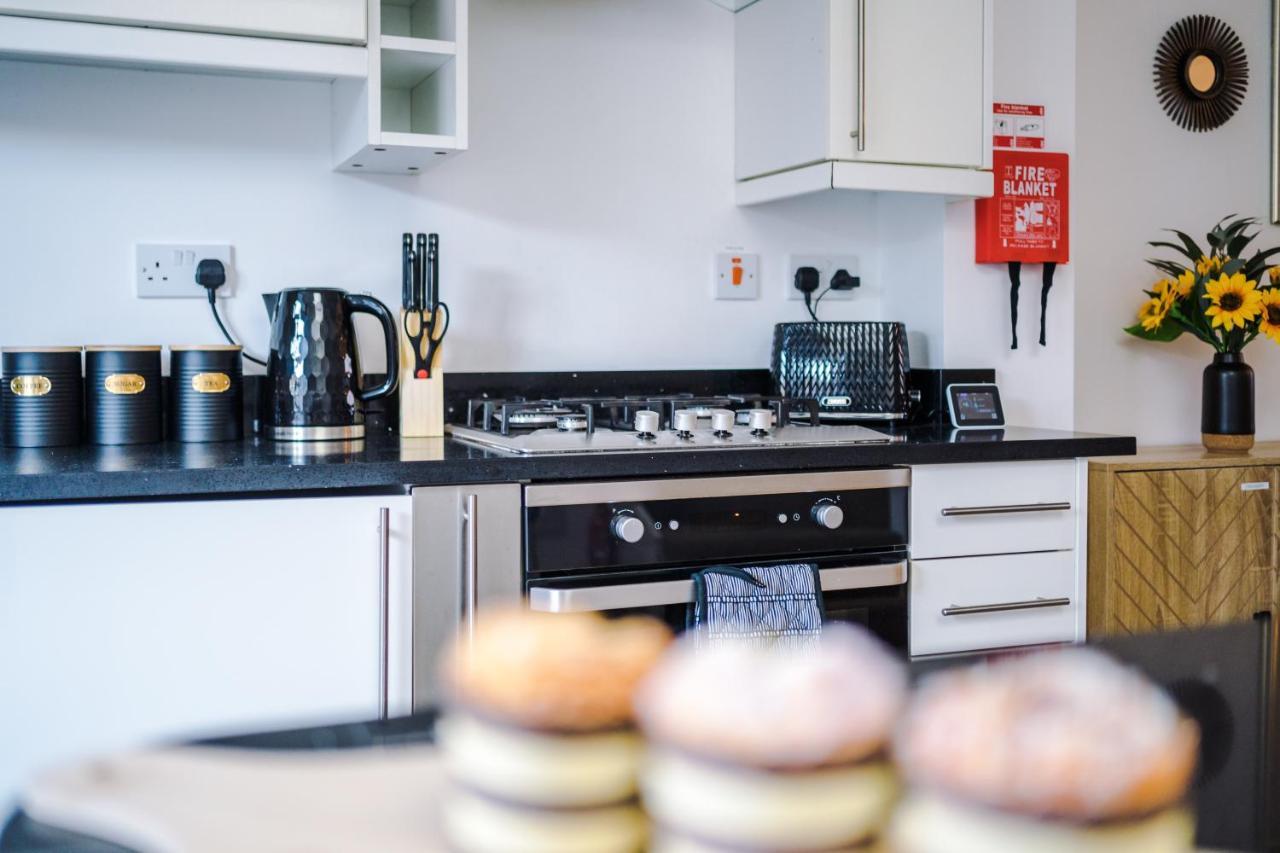Pristine 2-Bed House In Chester By 53 Degrees Property, Ideal For Families & Small Groups, Great Location - Sleeps 6 Hough Green المظهر الخارجي الصورة