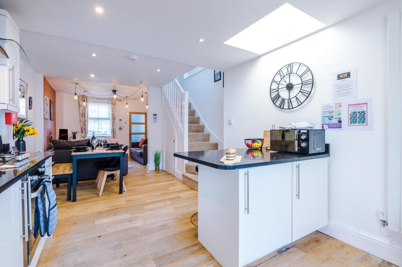 Pristine 2-Bed House In Chester By 53 Degrees Property, Ideal For Families & Small Groups, Great Location - Sleeps 6 Hough Green المظهر الخارجي الصورة