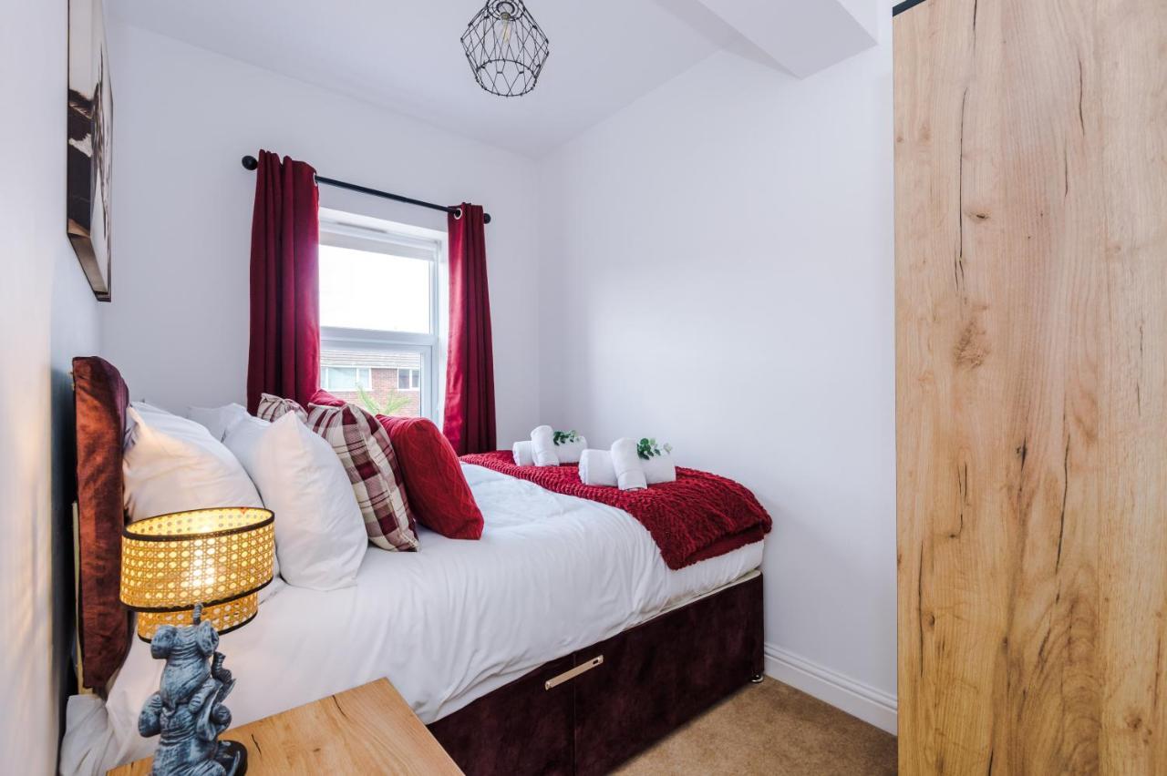 Pristine 2-Bed House In Chester By 53 Degrees Property, Ideal For Families & Small Groups, Great Location - Sleeps 6 Hough Green المظهر الخارجي الصورة