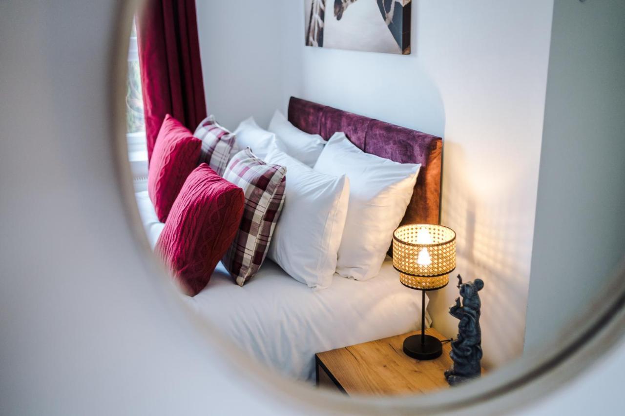 Pristine 2-Bed House In Chester By 53 Degrees Property, Ideal For Families & Small Groups, Great Location - Sleeps 6 Hough Green المظهر الخارجي الصورة
